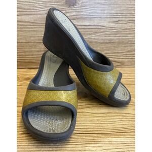 Crocs Sassari Wedge Sandals Size 9 Mustard Brown Slip On‎